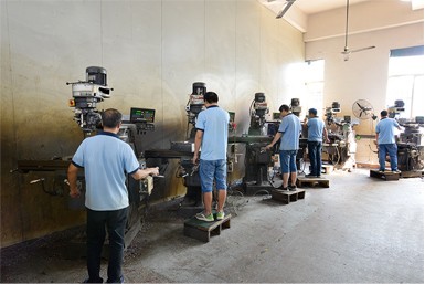 模具部-铣工足球大球盘分析区