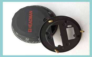 模具两球盘分析足球大球盘分析后，要喷油、丝印，还要埋入很多铁件，你们能做吗？